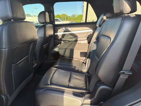Used 2017 Ford Explorer XLT w/ Equipment Group 202A image 12