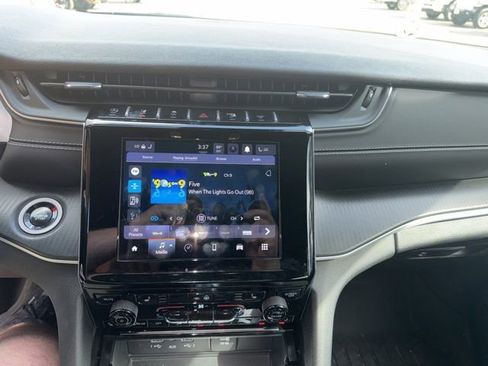 Used 2024 Jeep Grand Cherokee Altitude image 10