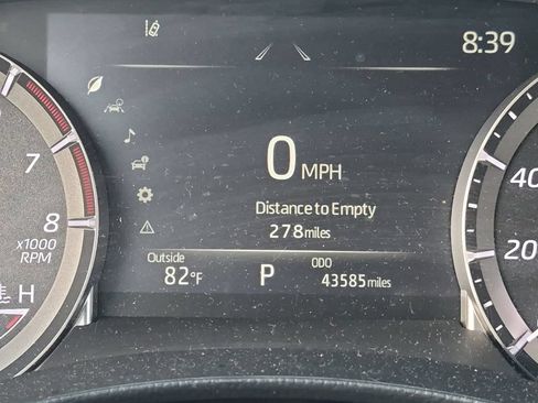 Used 2024 Toyota Highlander LE AWD/4WD image 31