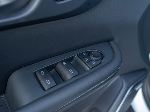 Used 2025 Buick Enclave Preferred image 15