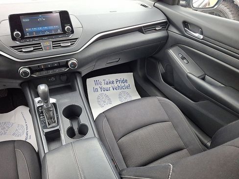 Used 2022 Nissan Altima 2.5 S FWD image 2