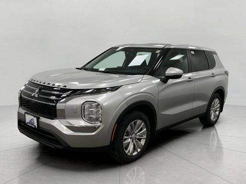 New 2026 Mitsubishi Outlander ES image 8