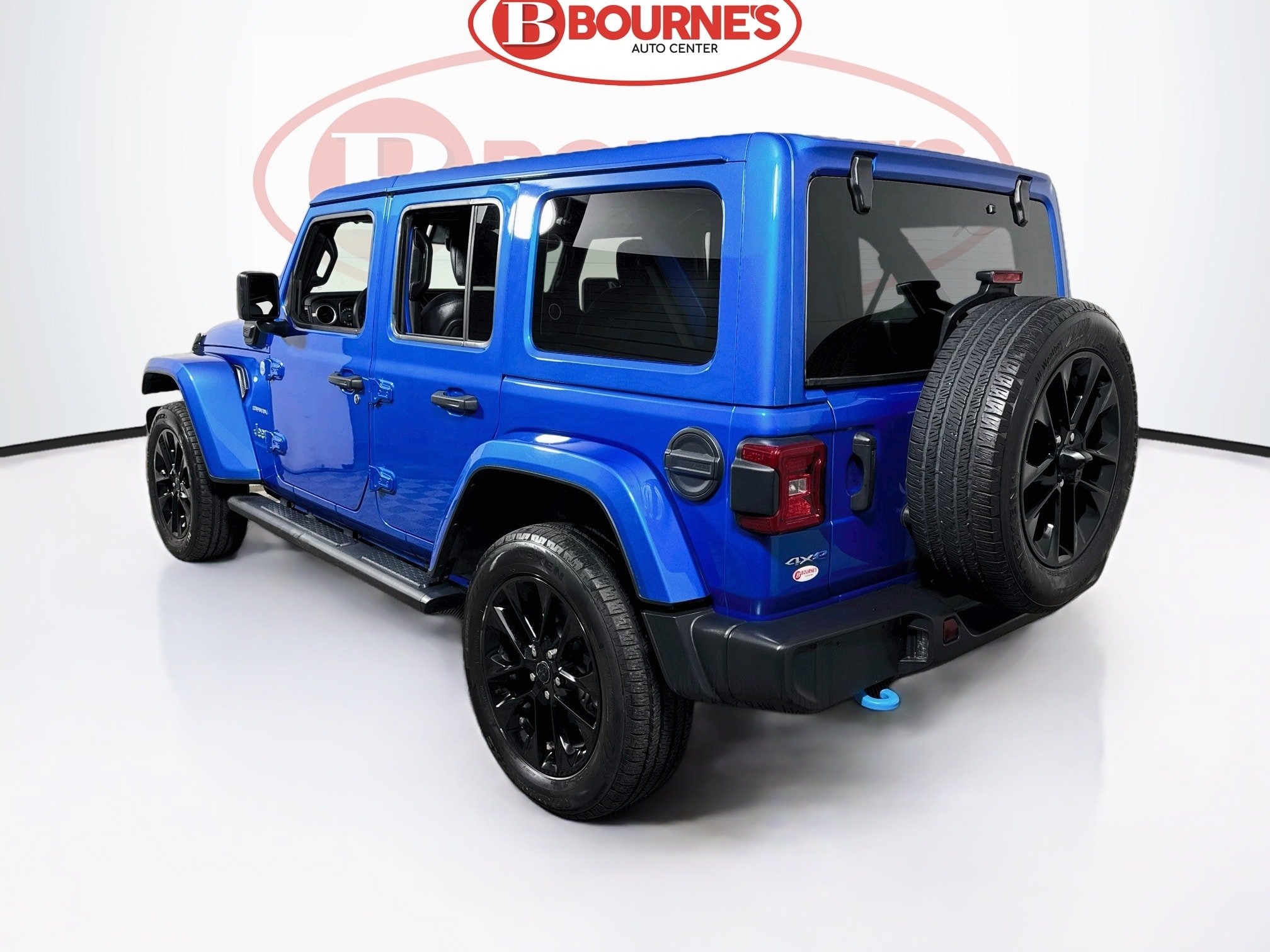 Used 2024 Jeep Wrangler Unlimited Sahara w/ Technology Group AWD/4WD image 8