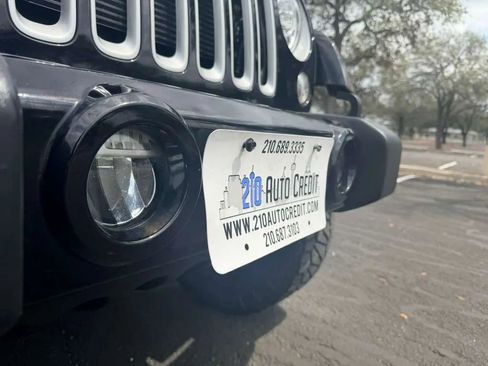 Used 2017 Jeep Wrangler Unlimited Sahara w/ Connectivity Group image 14