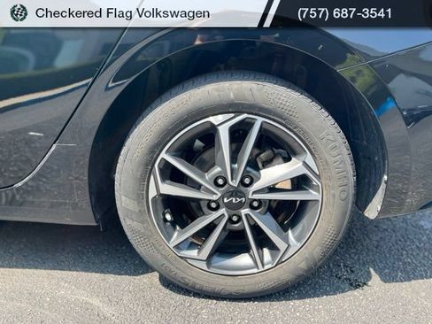Used 2023 Kia Forte LXS w/ LXS Technology Package FWD image 7