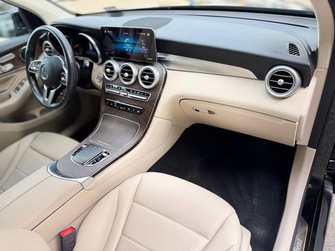Used 2021 Mercedes-Benz GLC 300 4MATIC image 20