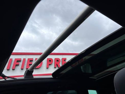 Used 2017 Volkswagen Touareg Wolfsburg Edition image 45