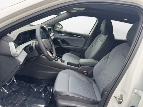 New 2025 Volkswagen Tiguan SE R-Line image 8