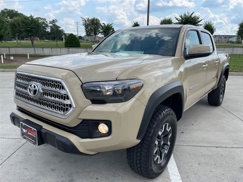 Used 2017 Toyota Tacoma TRD Off-Road w/ Tow Package (A/T) AWD/4WD image 51