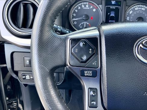 Used 2022 Toyota Tacoma TRD Sport w/ TRD Premium Sport Package AWD/4WD image 23