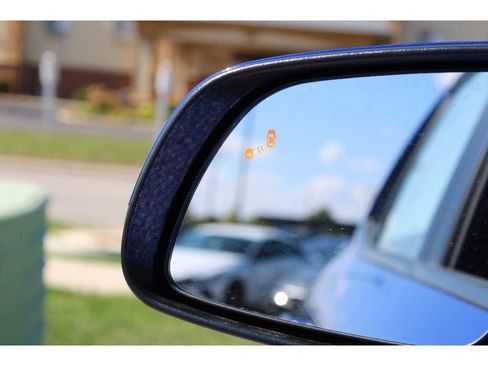 Used 2024 Hyundai Venue Limited image 34