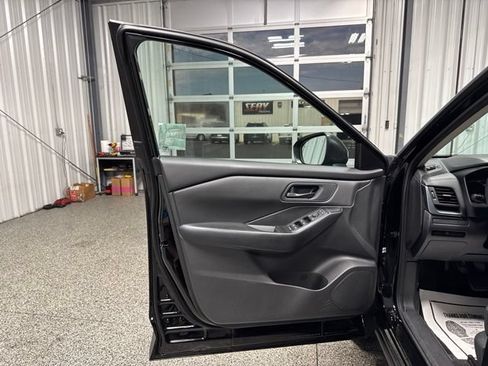 Used 2024 Nissan Rogue S AWD/4WD image 7