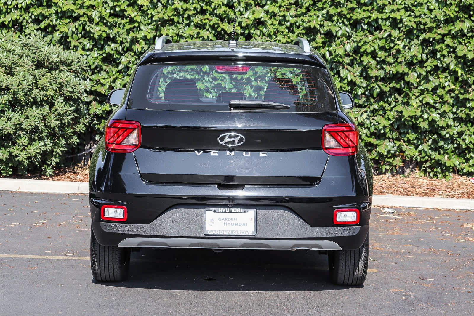 Used 2023 Hyundai Venue SEL w/ Cargo Package FWD image 7
