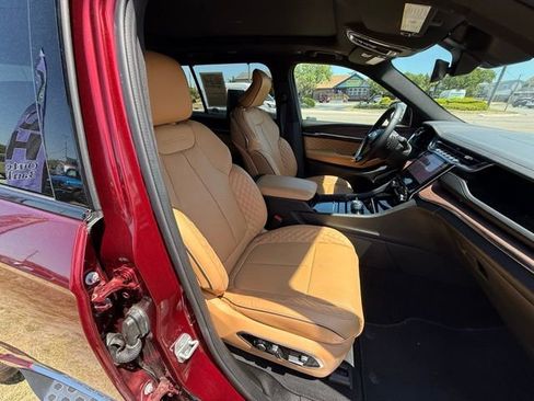 Used 2025 Jeep Grand Cherokee L Summit w/ Rear Seat Video Group I AWD/4WD image 14