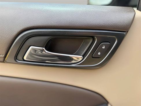 Used 2018 Chevrolet Tahoe LT w/ Luxury Package RWD image 25