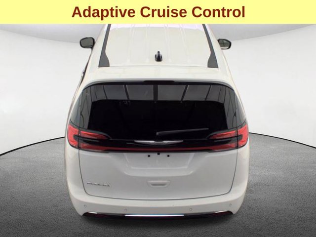Used 2026 Chrysler Pacifica Select FWD image 8