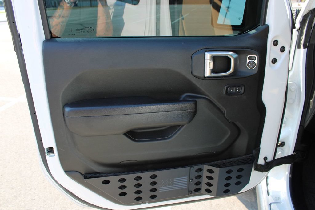 Used 2023 Jeep Gladiator Sport AWD/4WD image 12