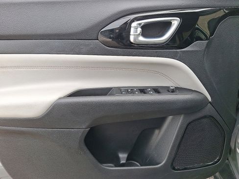 Used 2022 Jeep Compass Limited image 13