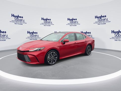 Used 2025 Toyota Camry XLE image 6