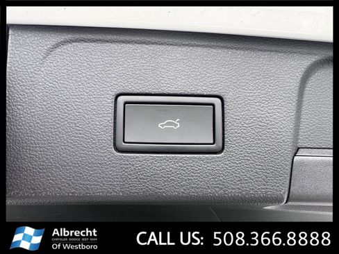 Used 2025 Volkswagen Atlas SE image 16