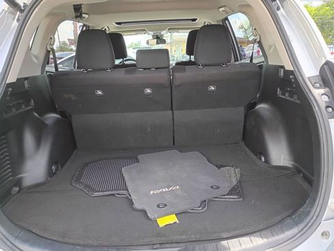 Used 2018 Toyota RAV4 XLE FWD image 19