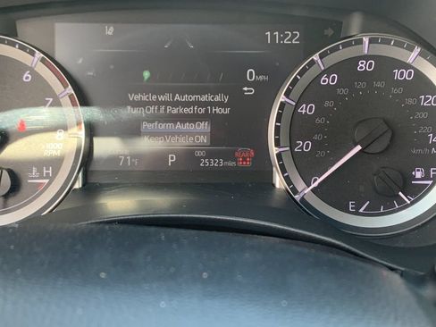 Used 2024 Toyota Highlander XLE AWD/4WD image 30
