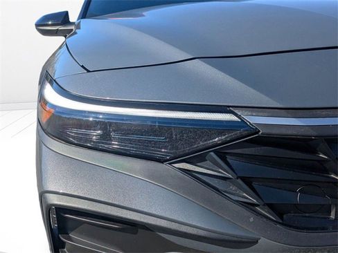 Used 2025 Hyundai Elantra Sport image 18