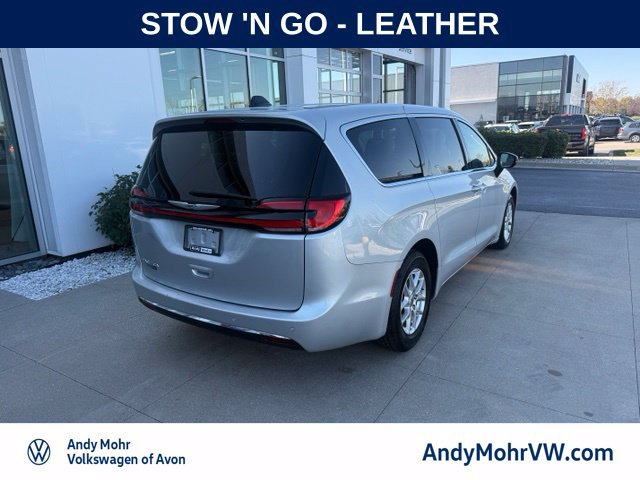 Used 2024 Chrysler Pacifica Touring-L FWD image 6