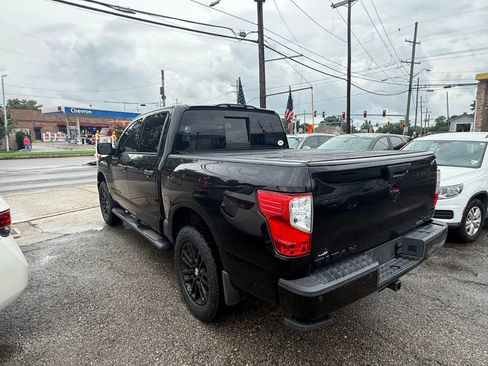Used 2018 Nissan Titan SV w/ SV Convenience Package RWD image 15