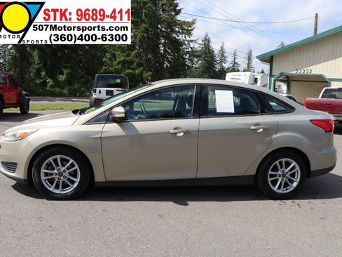 Used 2016 Ford Focus SE FWD image 3