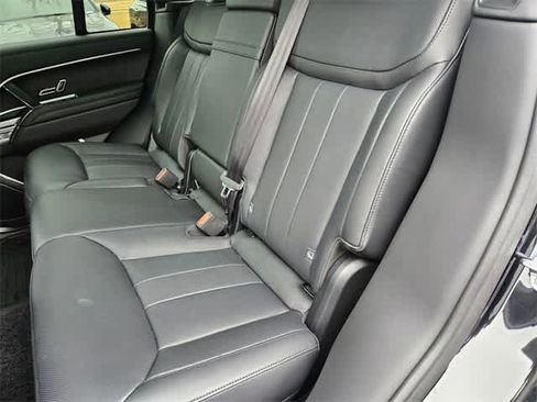 Used 2025 Land Rover Range Rover SE image 21