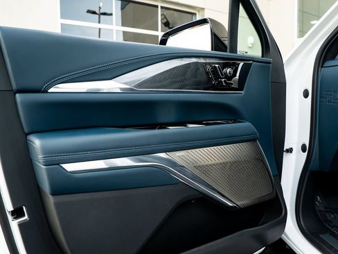 Used 2025 Cadillac Escalade IQ Luxury 2 w/ LPO, Premium Carpet Package AWD/4WD image 26