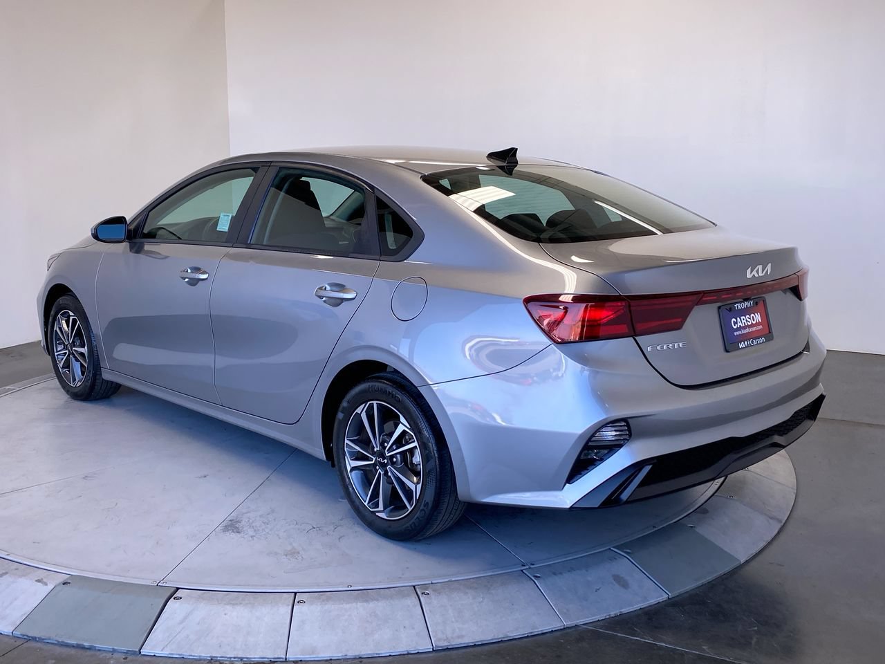 Certified 2024 Kia Forte LXS FWD image 3