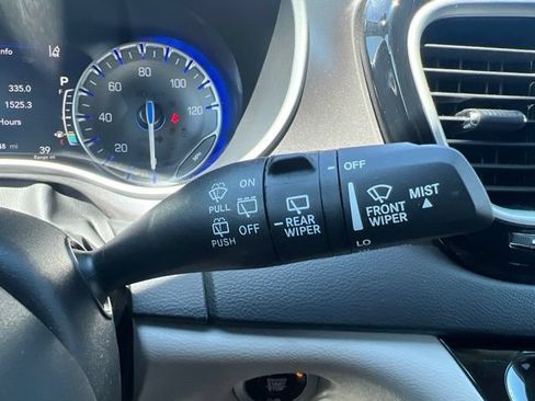 Certified 2024 Chrysler Pacifica Touring-L FWD image 22