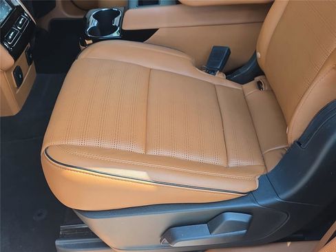 Used 2022 Lincoln Aviator Black Label w/ Class IV Trailer Tow Package image 13