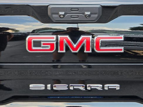 Used 2023 GMC Sierra 1500 AT4 w/ Technology Package AWD/4WD image 40