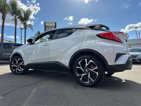Used 2021 Toyota C-HR XLE image 3