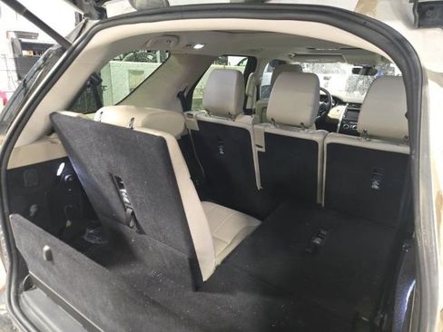 Used 2017 Land Rover Discovery HSE image 12