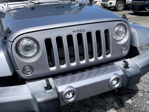 Used 2017 Jeep Wrangler Unlimited Sahara w/ Connectivity Group AWD/4WD image 30