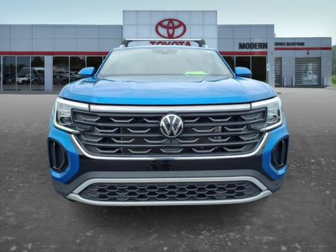 Used 2024 Volkswagen Atlas Cross Sport SE w/ Panoramic Sunroof Package FWD image 11