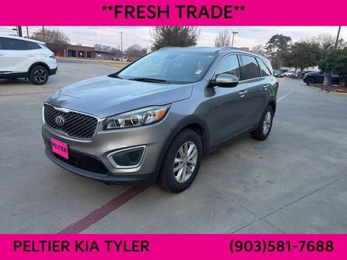 Certified 2018 Kia Sorento LX image 2