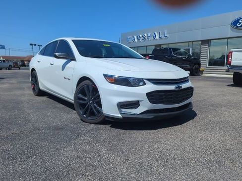 Used 2018 Chevrolet Malibu LT w/ Redline Edition image 2