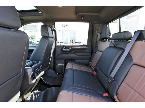 Used 2024 Chevrolet Silverado 2500 High Country w/ High Country Premium Package image 10