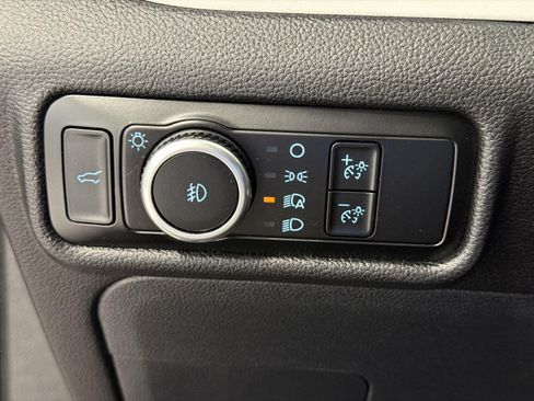 Used 2024 Ford Explorer XLT w/ Equipment Group 202A AWD/4WD image 10