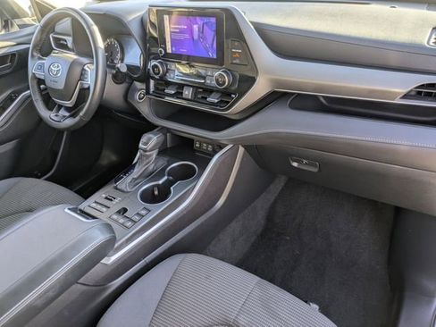 Used 2024 Toyota Highlander LE image 33