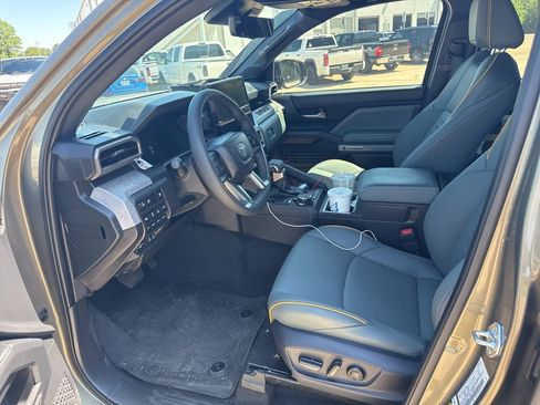 Used 2025 Toyota Tacoma 4x4 Double Cab Hybrid image 4