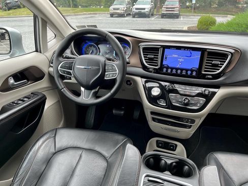 Used 2017 Chrysler Pacifica Touring-L Plus w/ Advanced Safetytec Group image 7