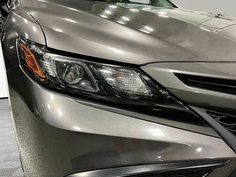 Used 2021 Toyota Camry SE FWD image 31