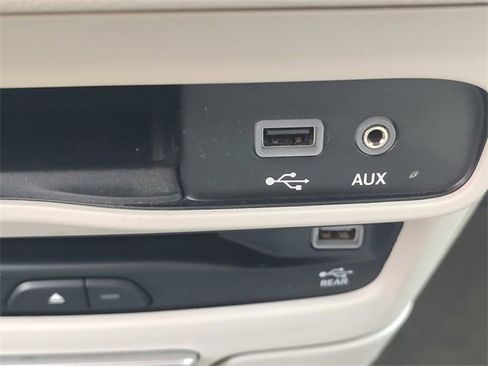 Certified 2018 Chrysler Pacifica Touring-L Plus image 23