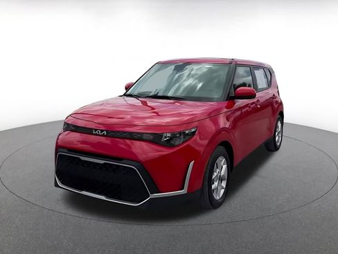 Used 2025 Kia Soul LX w/ LX Technology Package FWD image 4